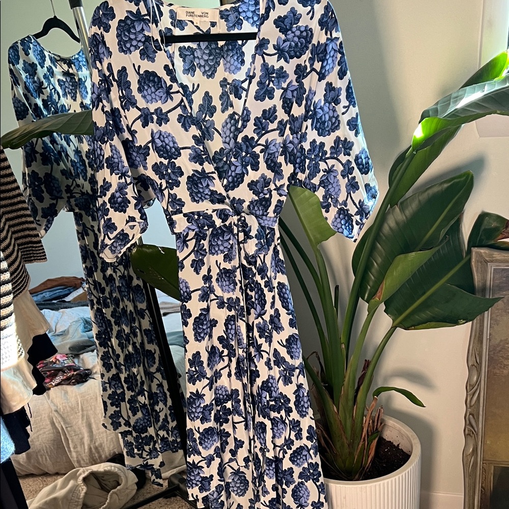 Diane Von Furstenberg Eloise Berries Silk Wrap Dress - Picture 4 of 9